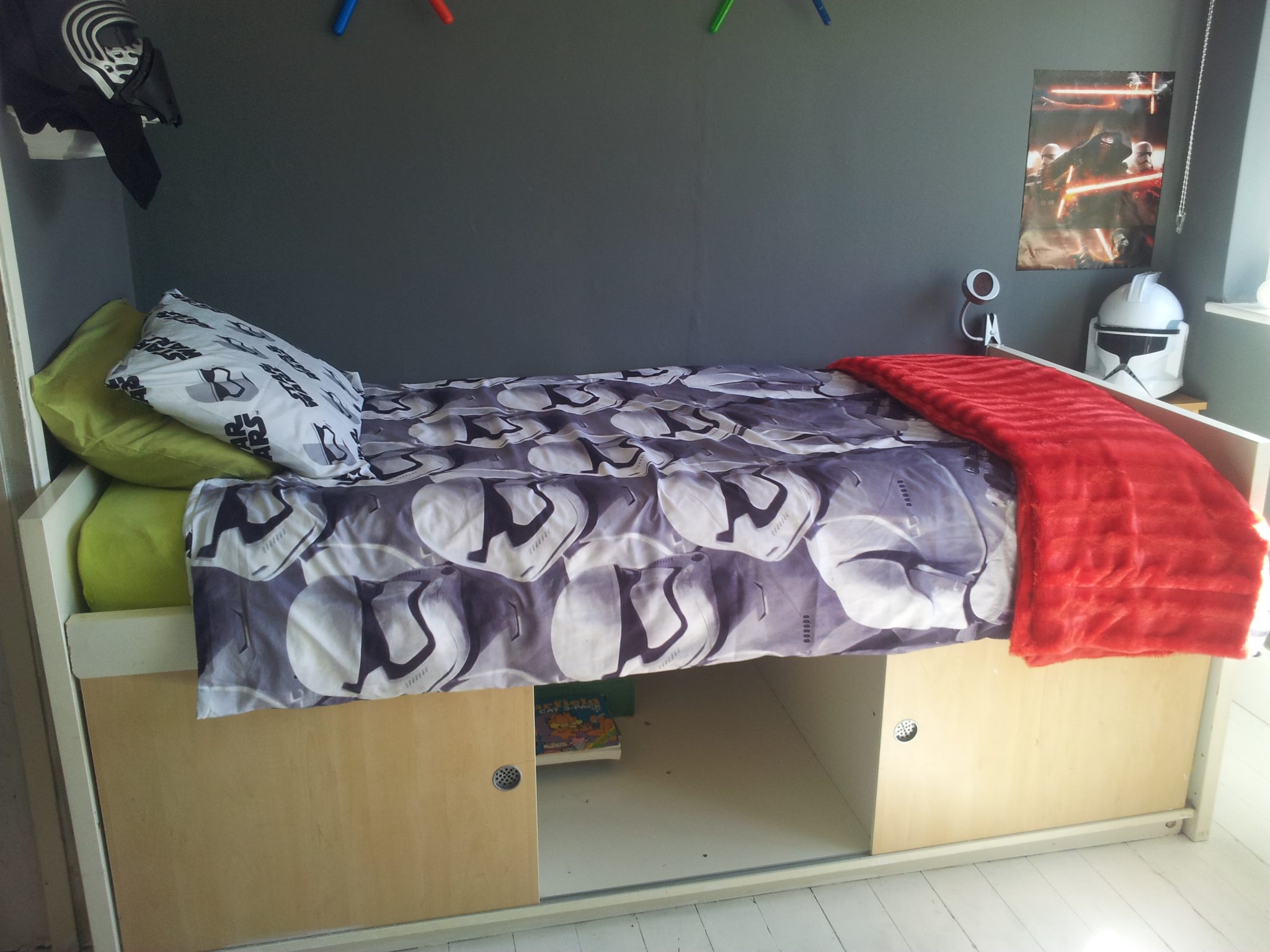 Star Wars Bedroom Makeover - Star Wars bed